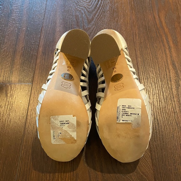 NWT Bebe White Wooden Heels - Picture 4 of 5